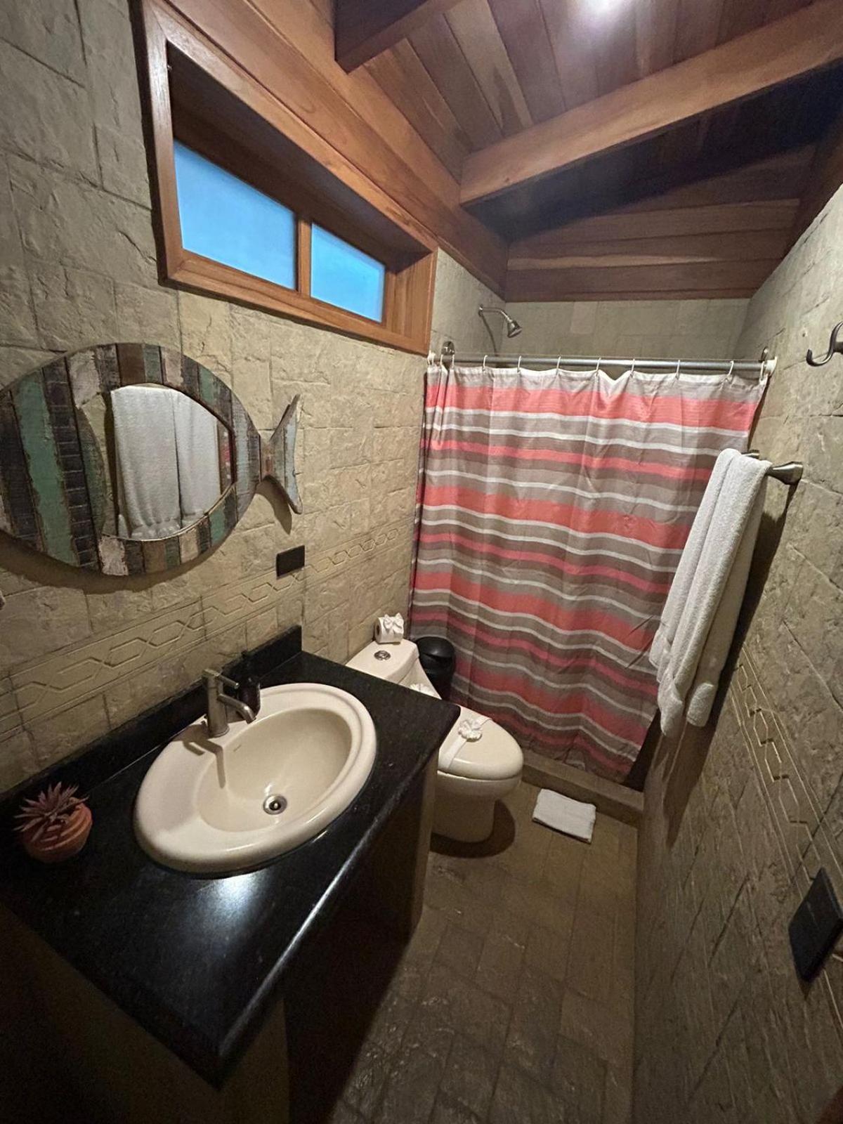 Casa Aura: Beachfront Premium Hostel Tamarindo Bagian luar foto