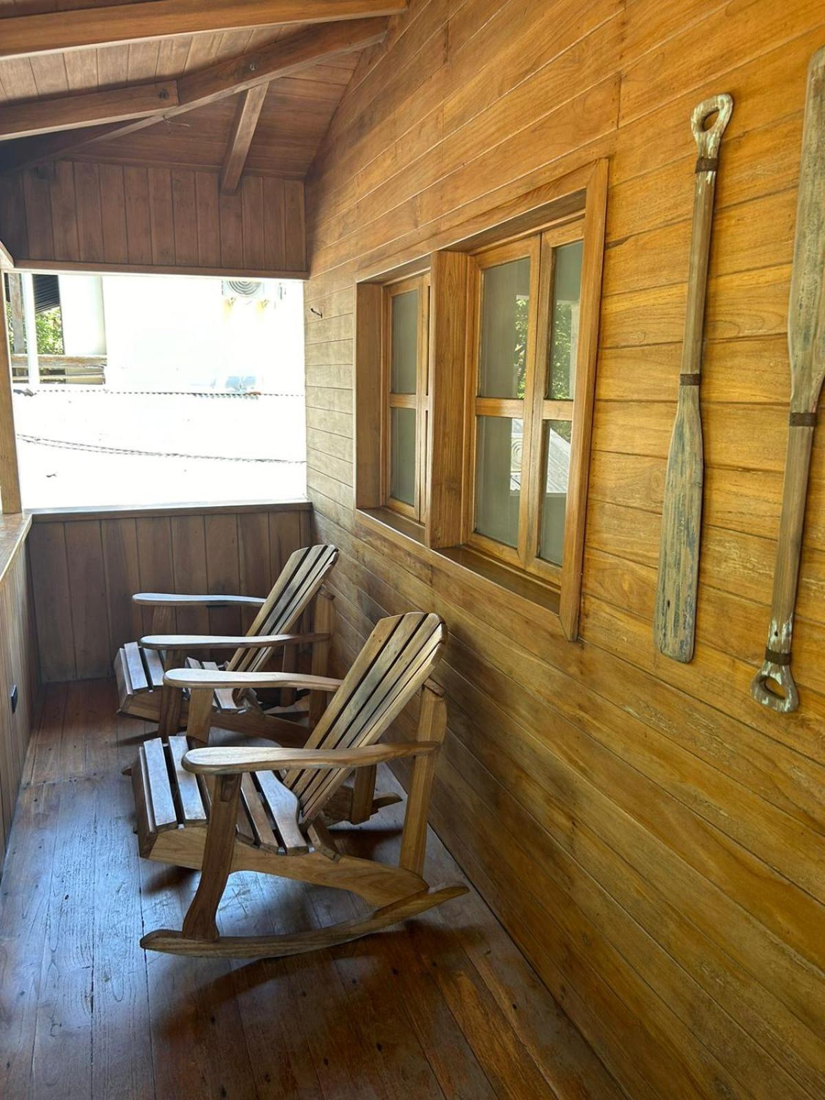Casa Aura: Beachfront Premium Hostel Tamarindo Bagian luar foto