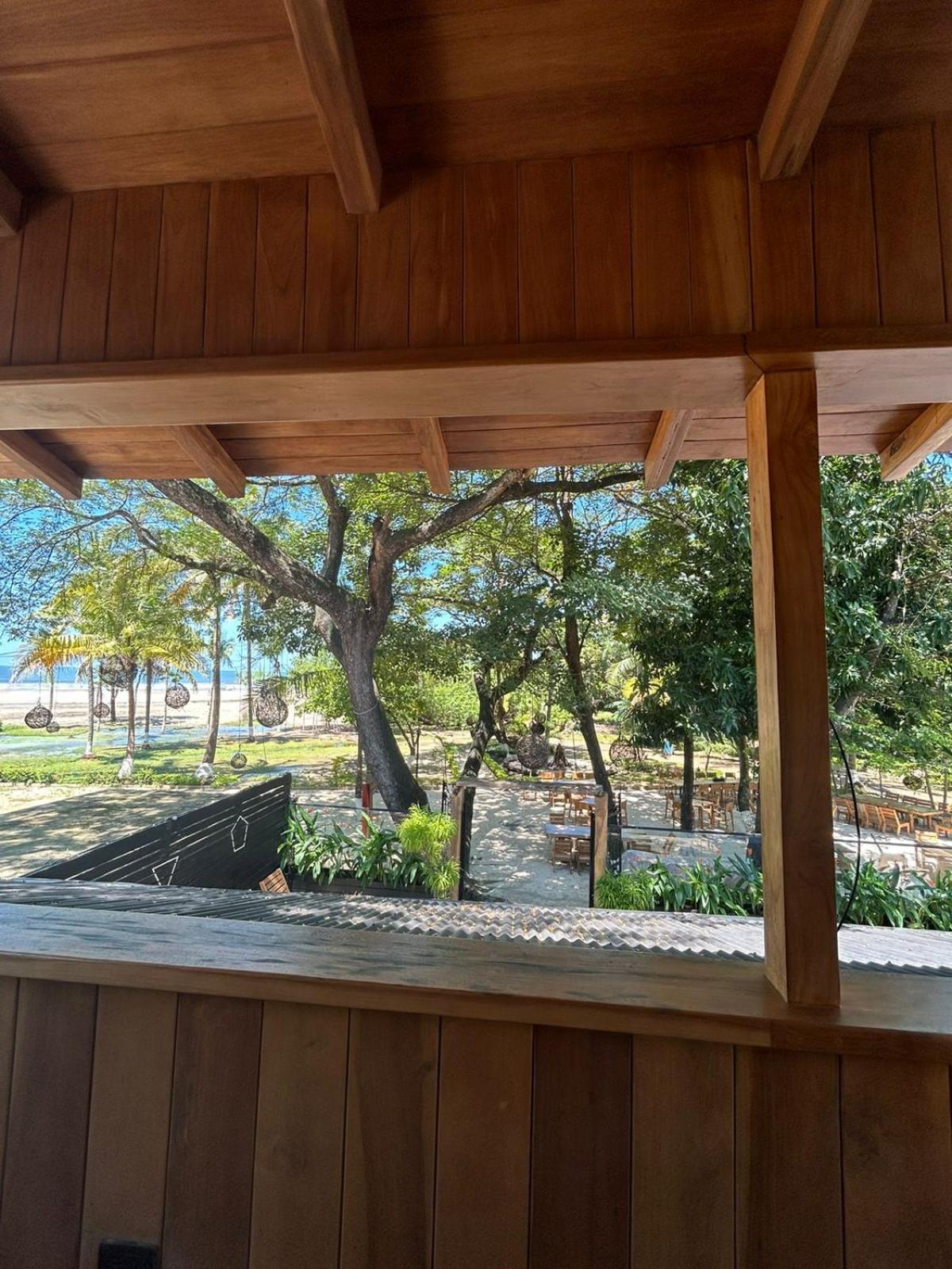 Casa Aura: Beachfront Premium Hostel Tamarindo Bagian luar foto