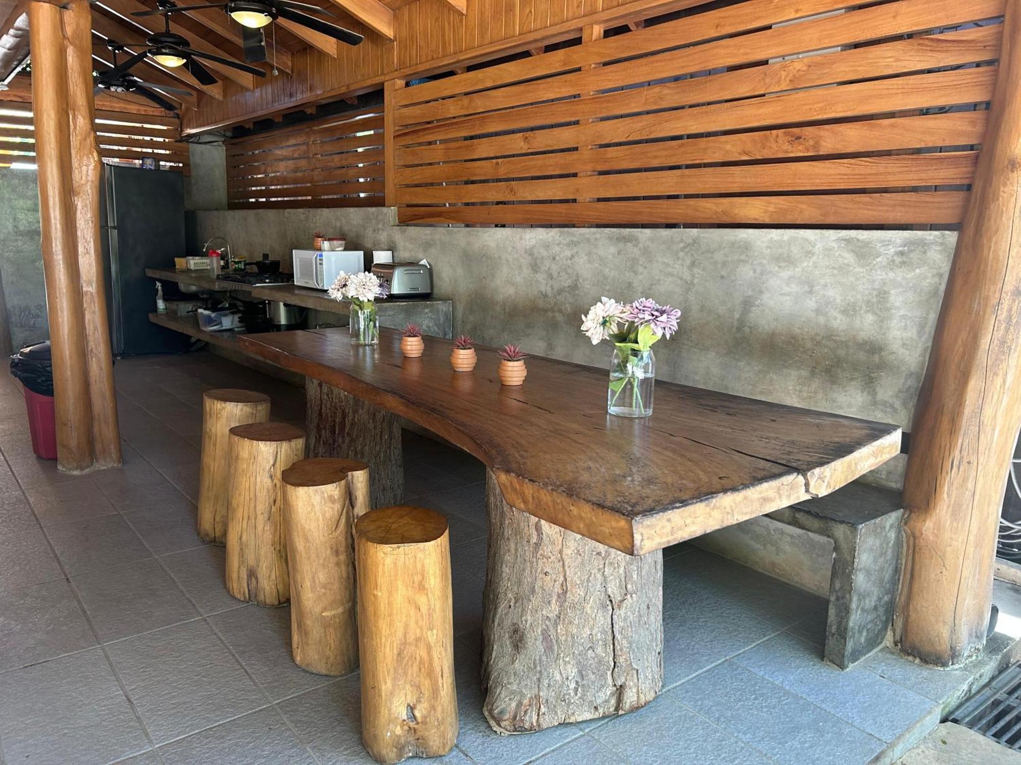 Casa Aura: Beachfront Premium Hostel Tamarindo Bagian luar foto