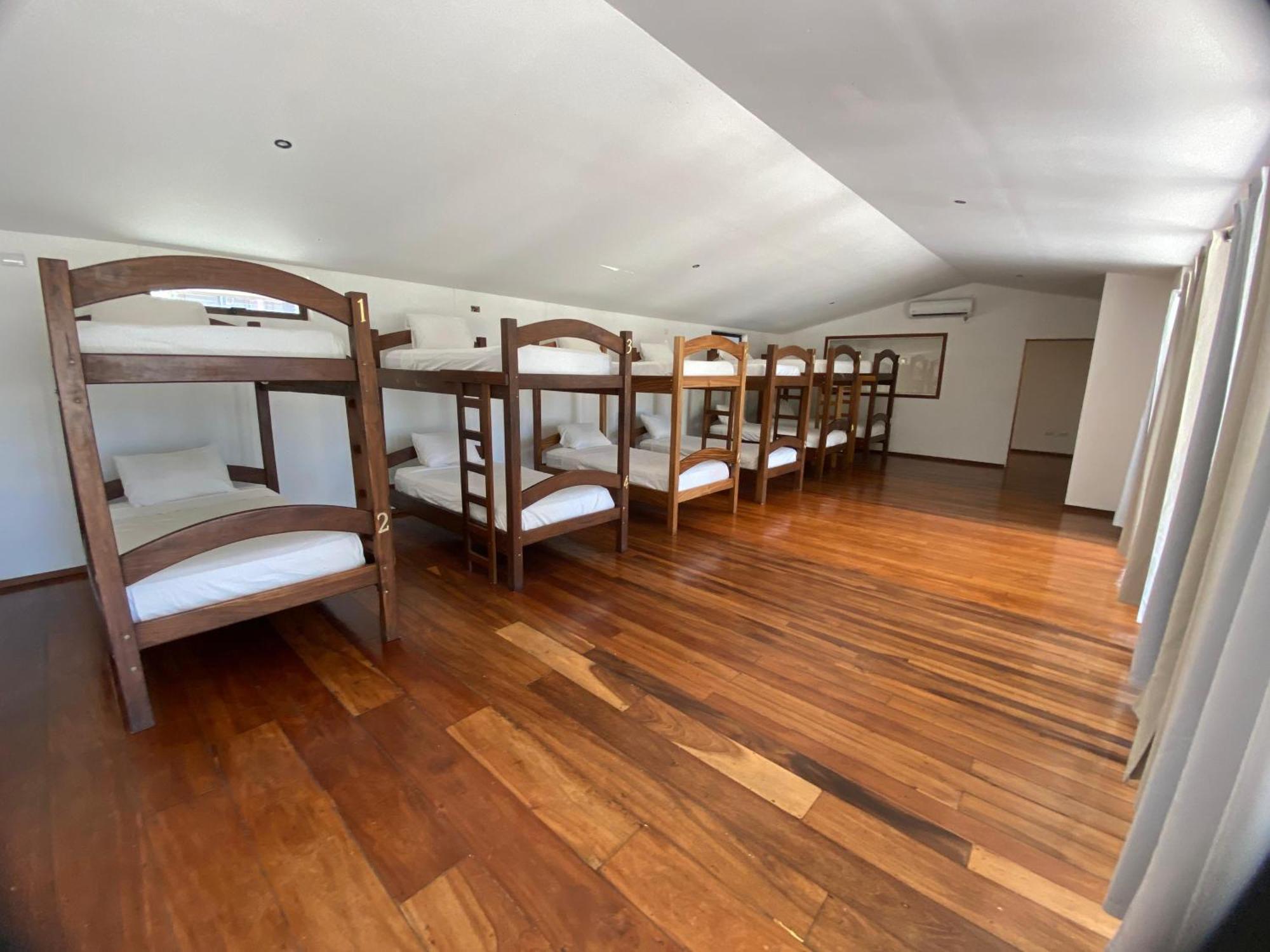 Casa Aura: Beachfront Premium Hostel Tamarindo Bagian luar foto
