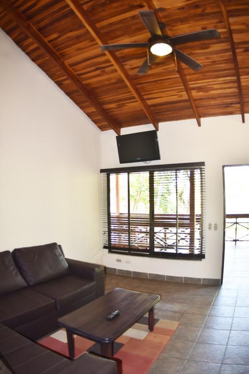 Casa Aura: Beachfront Premium Hostel Tamarindo Ruang foto