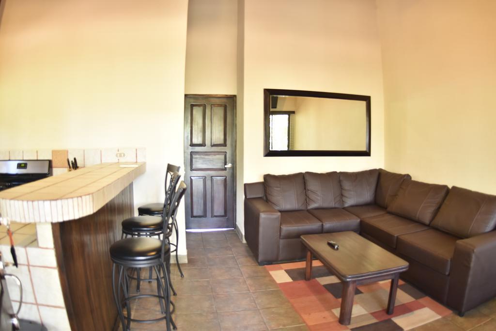 Casa Aura: Beachfront Premium Hostel Tamarindo Ruang foto