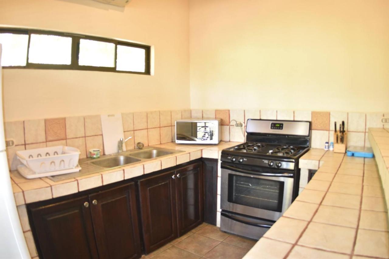 Casa Aura: Beachfront Premium Hostel Tamarindo Bagian luar foto