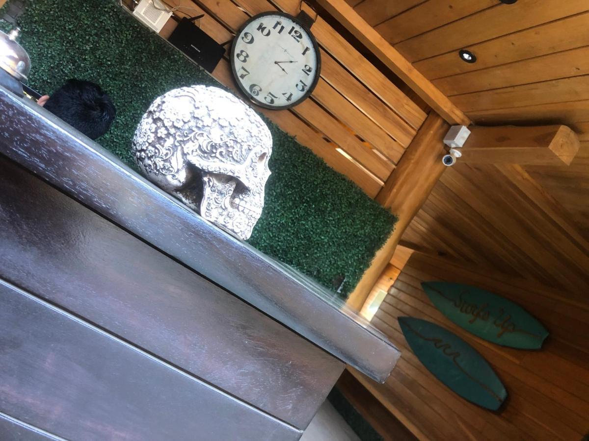 Casa Aura: Beachfront Premium Hostel Tamarindo Bagian luar foto