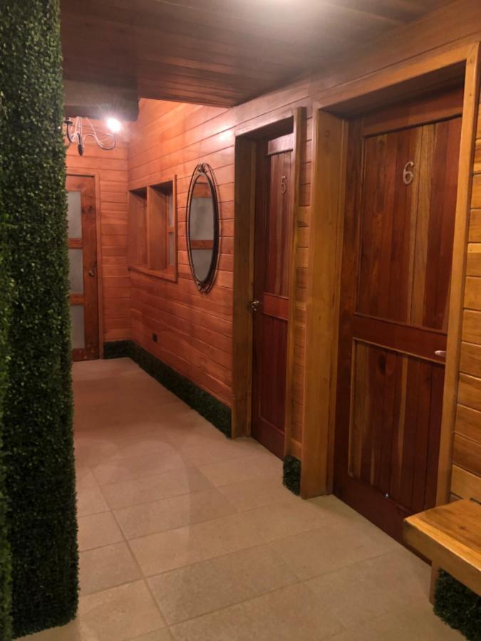 Casa Aura: Beachfront Premium Hostel Tamarindo Bagian luar foto